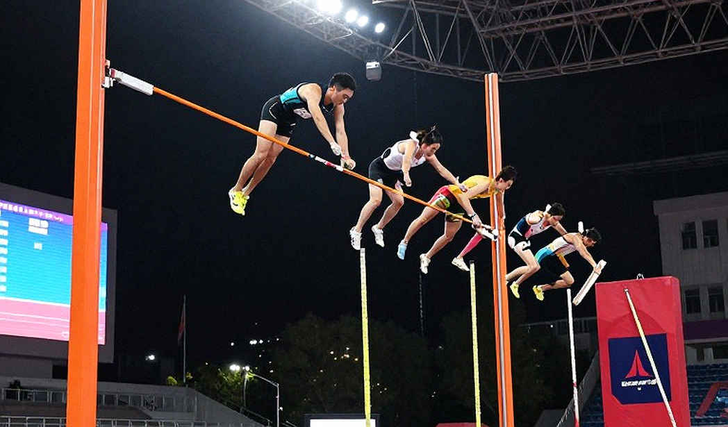 BLV Hoàng Luân lên kèo cạo đầu nếu T1 vô địch CKTG lần thứ tư liên tiếp: Vui thôi hay tín hiệu cộng đồng? BLV Hoàng Luân lên kèo cạo đầu nếu T1 vô địch CKTG lần thứ tư liên tiếp: Vui thôi hay tín hiệu cộng đồng?