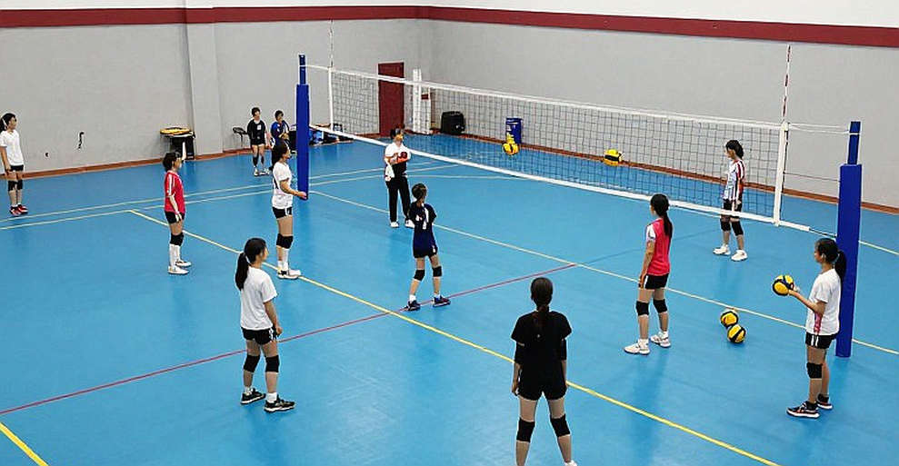 Cú đập của Jess Mruzik và câu hỏi về một libero 14 tuổi ở giải bóng chuyền nữ Việt Nam