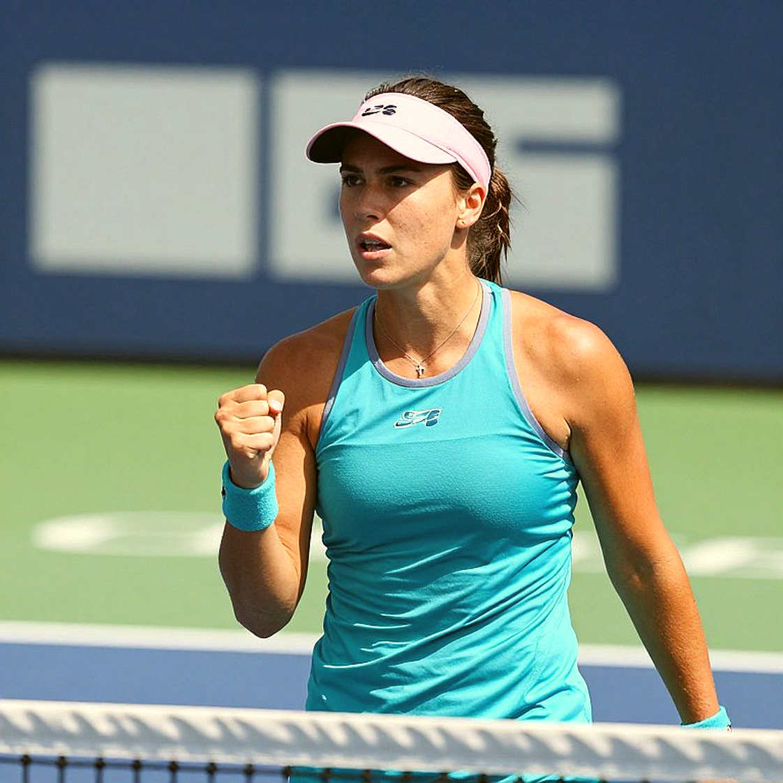 Noskova Meets Charlotte Flair at US Open: A Tag Team Opportunity Between Tennis and WWE Noskova Meets Charlotte Flair at US Open: A Tag Team Opportunity Between Tennis and WWE