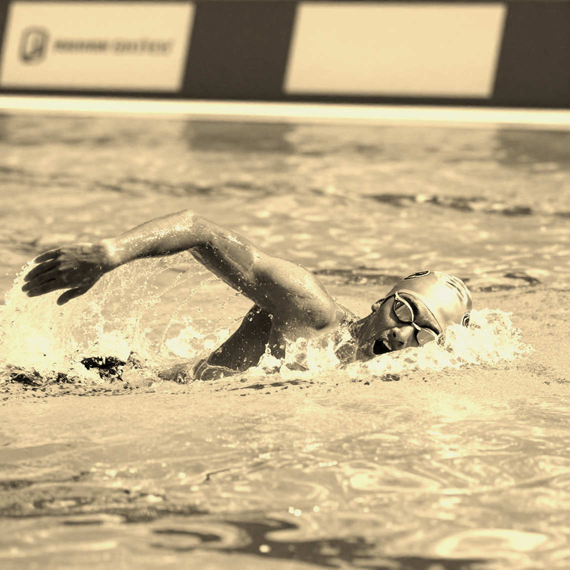 Matsushita phá kỷ lục châu Á 400m hỗn hợp với 4:05.83 tại giải bơi liên trường Nhật Bản