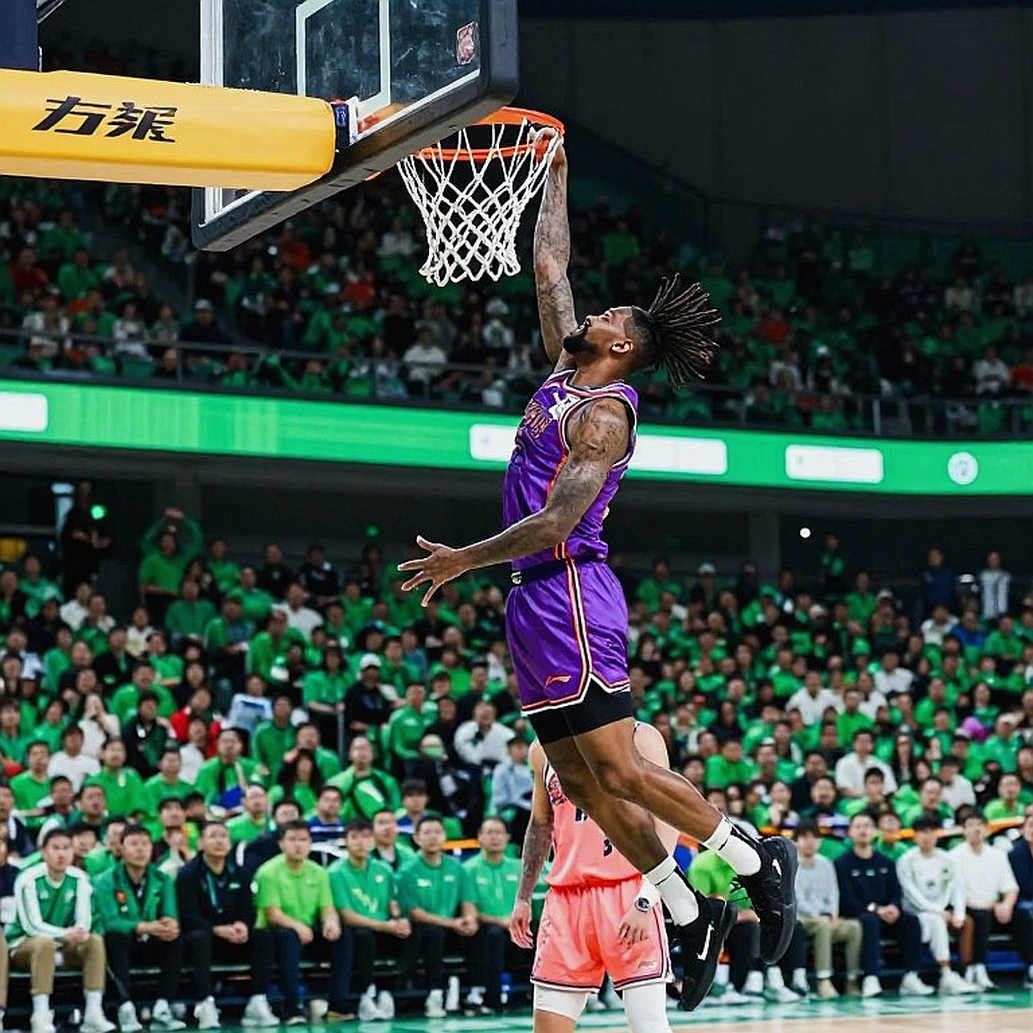 Mike Breen xin lỗi sau khi LeBron James phủ nhận câu chuyện về Embiid