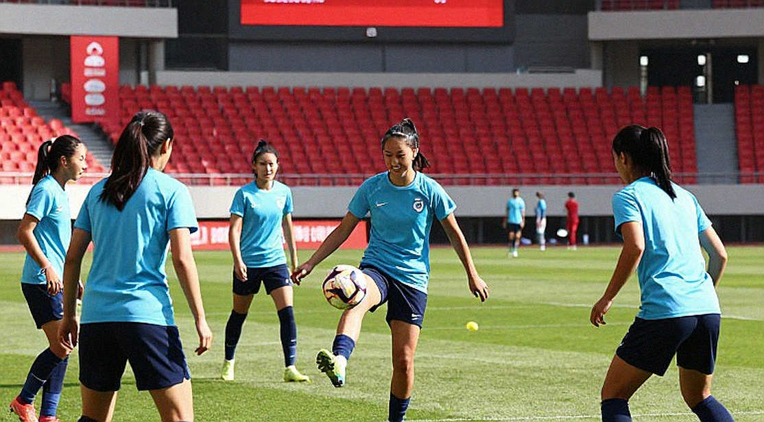 Ronaldo, băng đội trưởng bị treo và một liên đoàn đang chờ chính mình