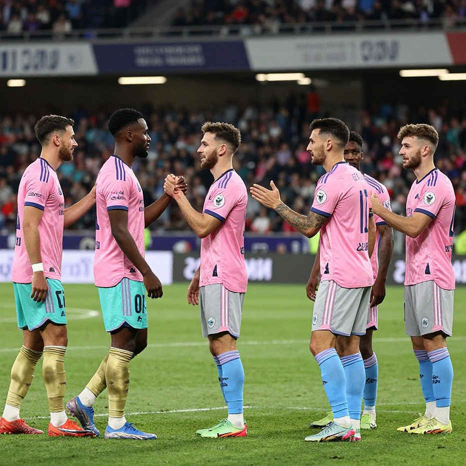 V.League 1 và cấu trúc của sự bất ổn: Khi một câu lạc bộ sống bằng tiền của một người