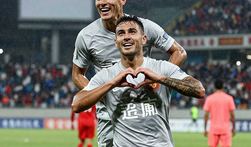 Tấm vé World Cup và khán đài trống của bóng đá nữ Việt Nam