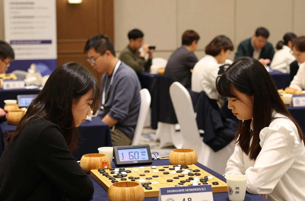 Bodhana Sivanandan, 11 tuổi, bàn số một và nước 3.Bc4: đọc lại màn trình diễn 2504 ở Olympiad Samarkand 2026