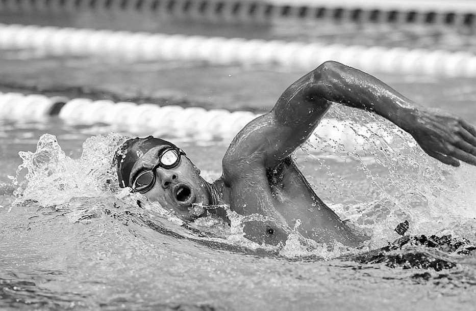 Emma Redman Breaks 2:10 in the 200 Breaststroke at UVA–Florida: Reading the Data Layers Behind a January Morning