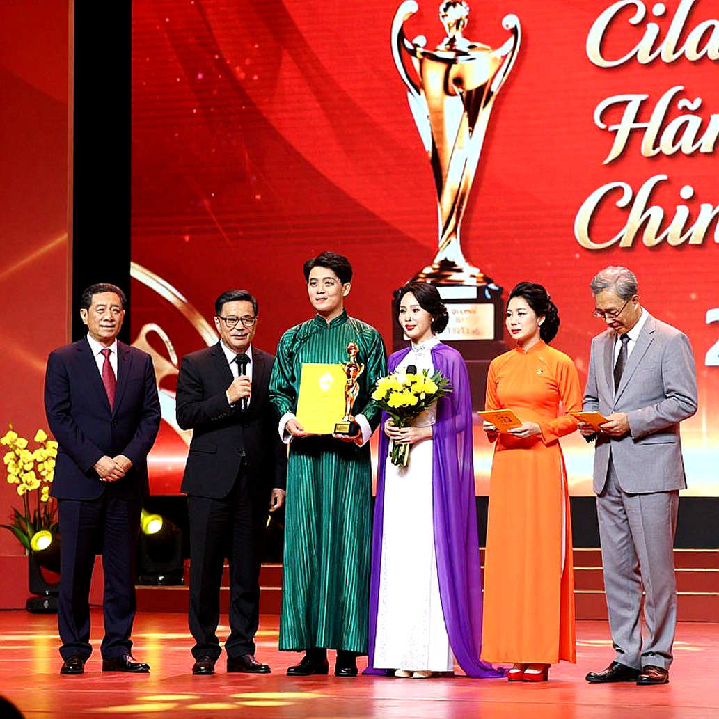 Hàng thủ Việt Nam đang dâng cao 45 mét: Khi dữ liệu vạch trần 'phép màu' giữ sạch lưới