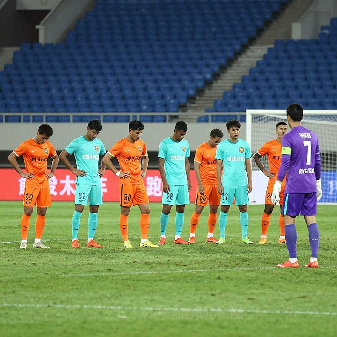 Vượt ra ngoài chiếc cúp: Sứ mệnh FIFA ASEAN Cup của Kim Sang Sik